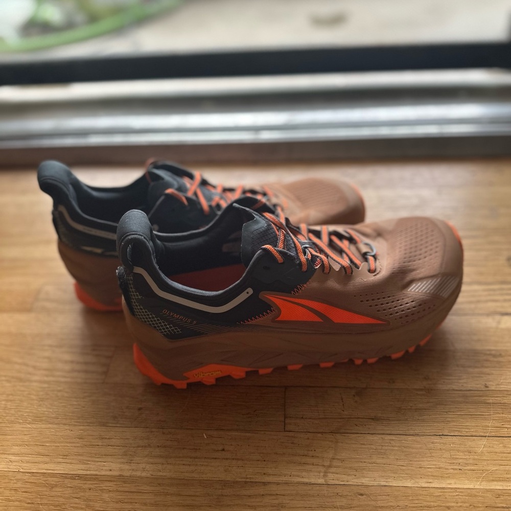 Altra Olympus 5, Men’s 10 D, very lightly worn